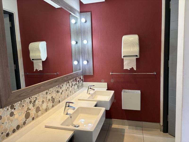 Stunning Office Suite to rent in secure complex in Hyde Park, Johannesburg - Photo 10