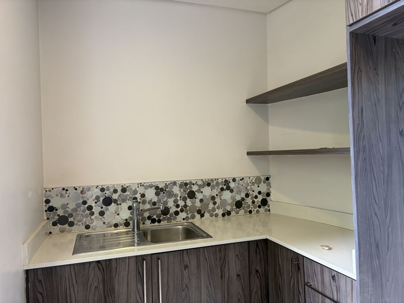 Stunning Office Suite to rent in secure complex in Hyde Park, Johannesburg - Photo 9