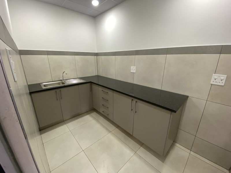 Newly Built Warehouse to Let in Muldersdrift - Photo 7