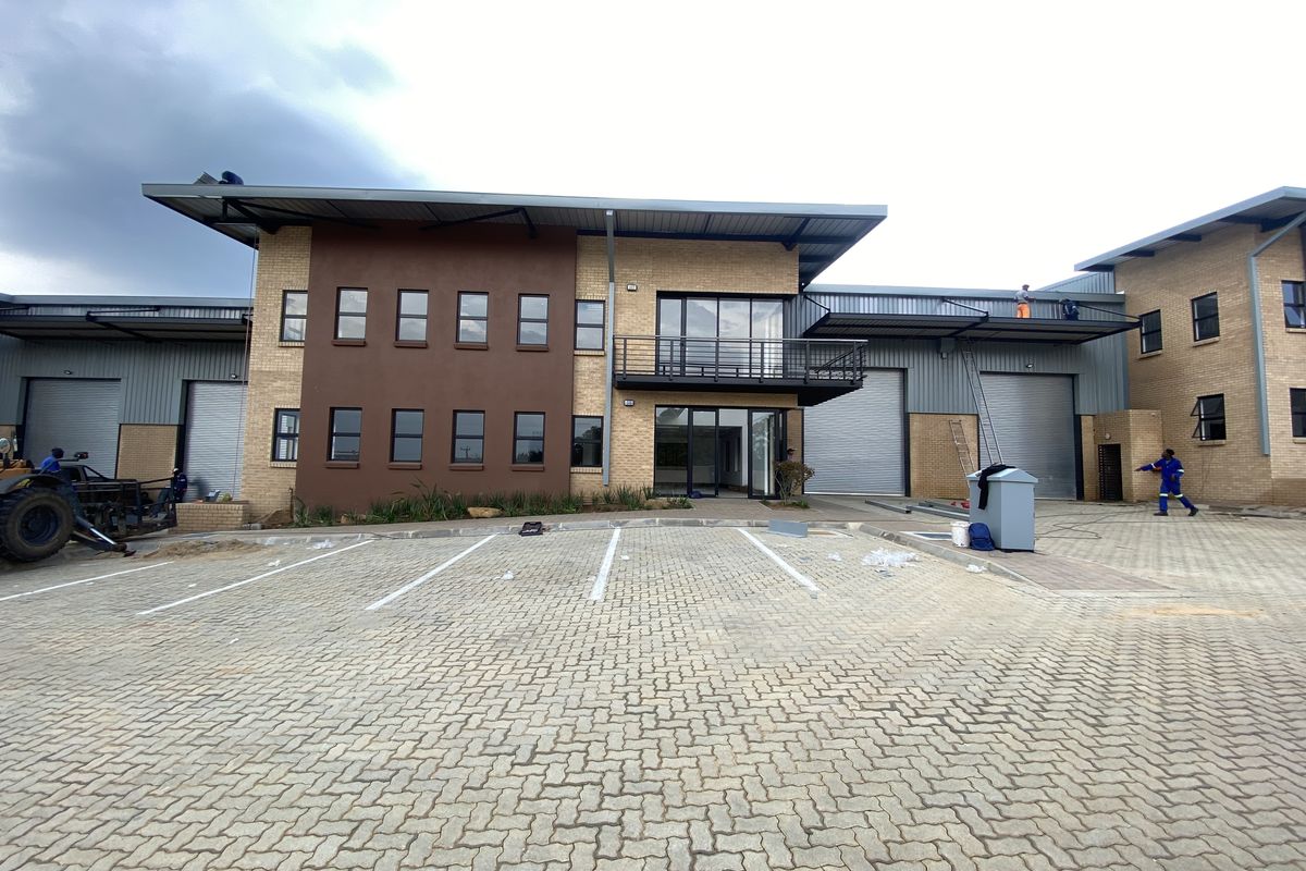 Newly Built Warehouse to Let in Muldersdrift - Photo 2