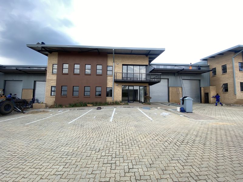 Newly Built Warehouse to Let in Muldersdrift - Photo 2