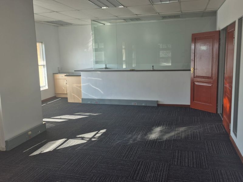 Stand-alone office building for sale in business park, Midrand - Photo 9