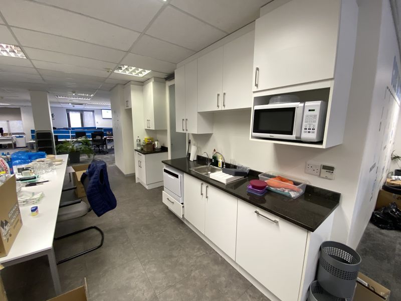 275m2 Suite to Let in Fourways - Photo 9