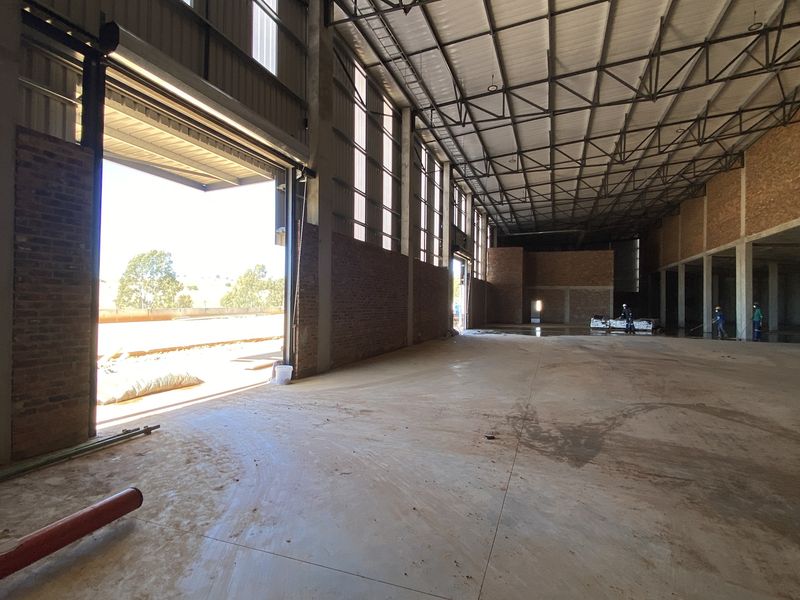 2036m2 Warehouse Nearing Completion - to Let in Lanseria - Photo 7