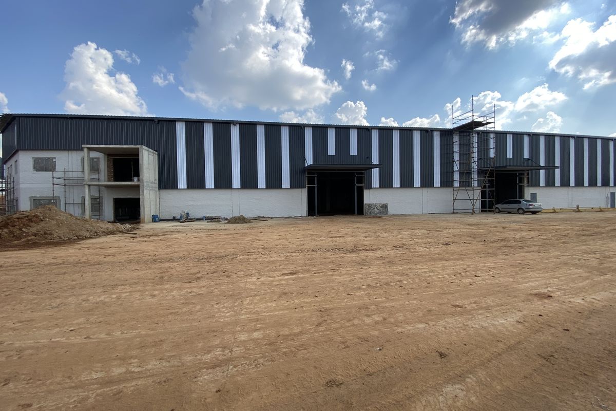 2036m2 Warehouse Nearing Completion - to Let in Lanseria - Photo 3