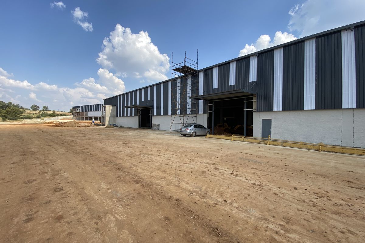 2036m2 Warehouse Nearing Completion - to Let in Lanseria - Photo 2