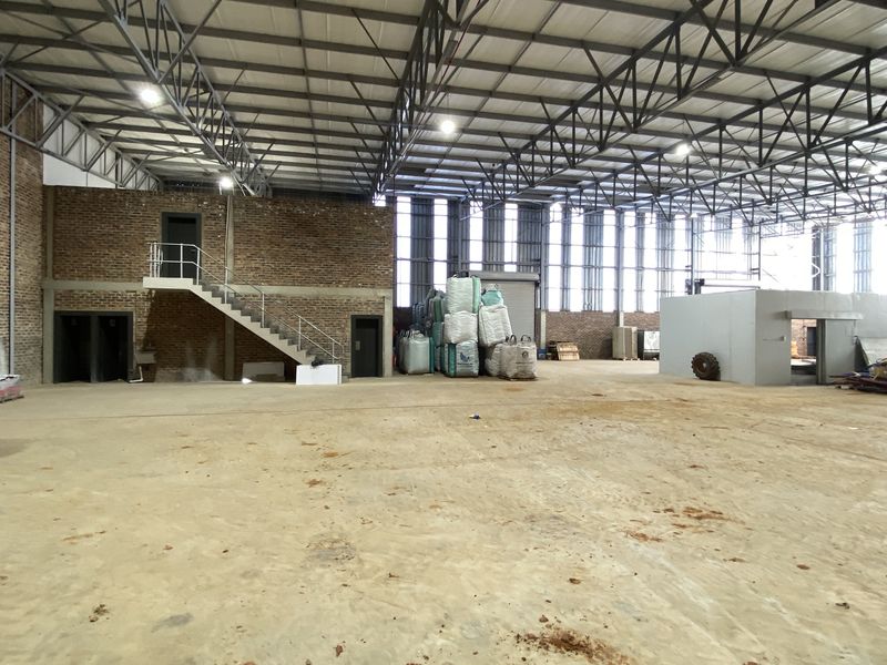 1300m2 Warehouse to Let in Lanseria - Photo 10
