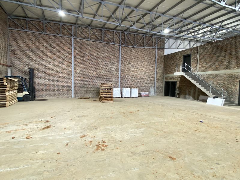 1300m2 Warehouse to Let in Lanseria - Photo 8