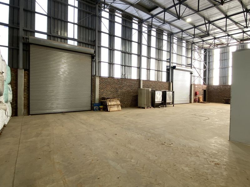 1300m2 Warehouse to Let in Lanseria - Photo 6