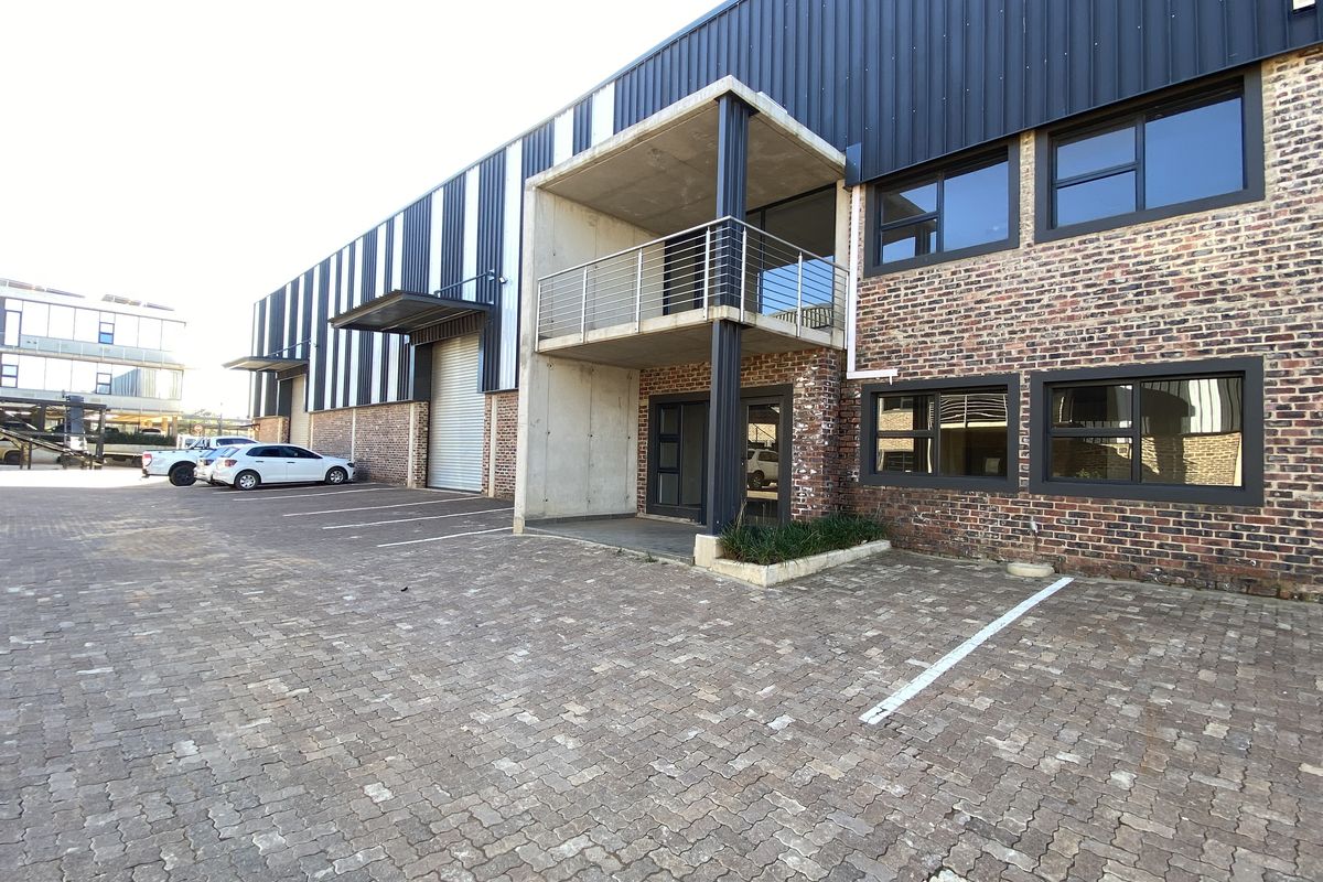 1300m2 Warehouse to Let in Lanseria - Photo 2