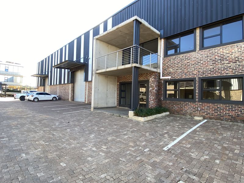 1300m2 Warehouse to Let in Lanseria - Photo 2