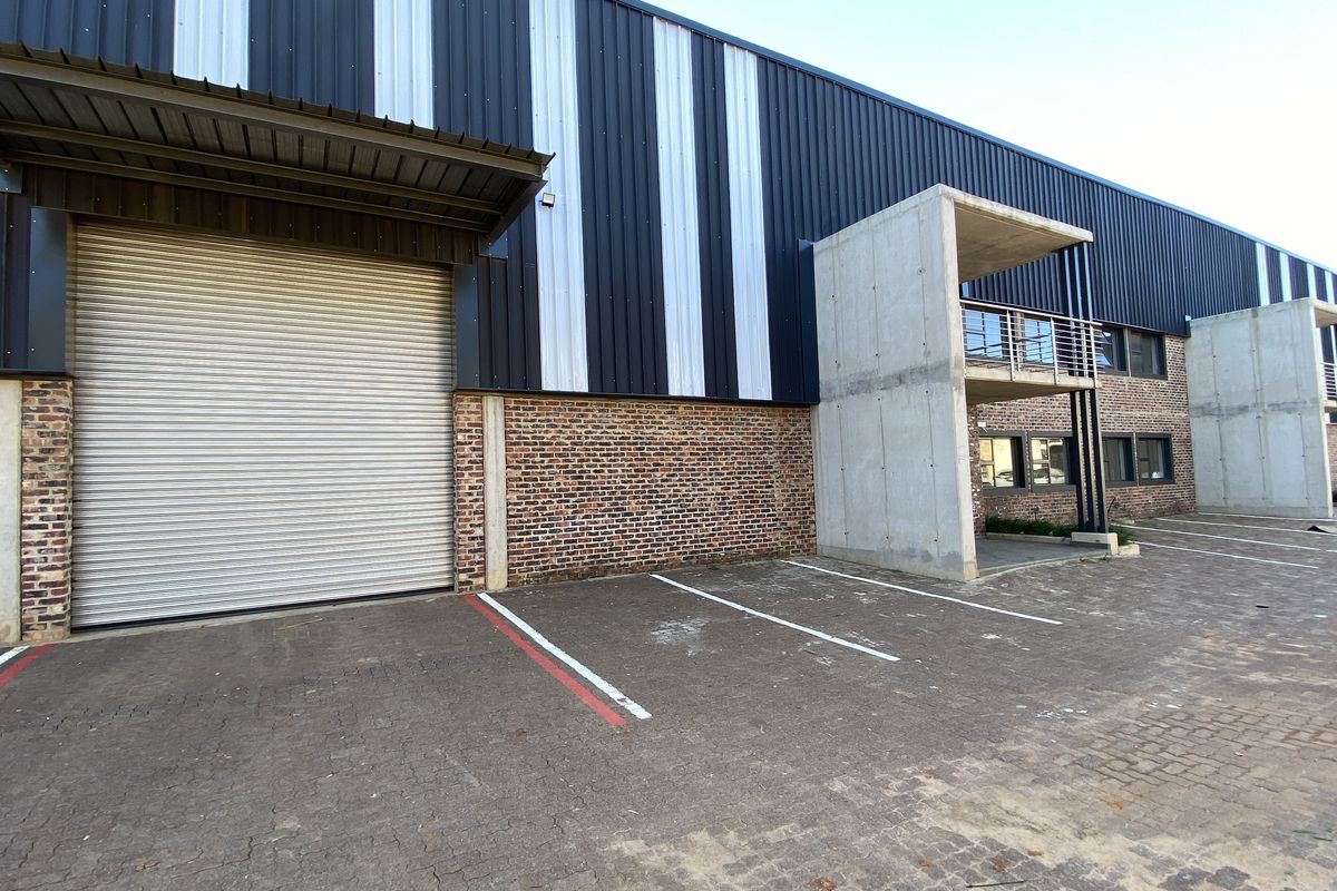 1300m2 Warehouse to Let in Lanseria - Photo 4