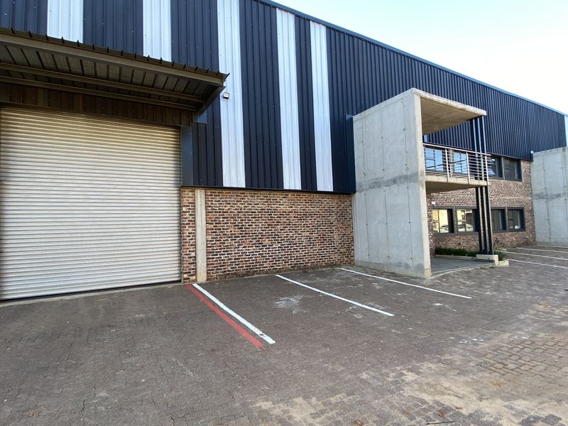1300m2 Warehouse to Let in Lanseria - Photo 4