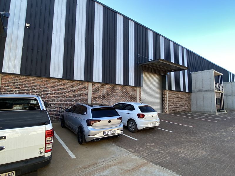 1300m2 Warehouse to Let in Lanseria - Photo 3