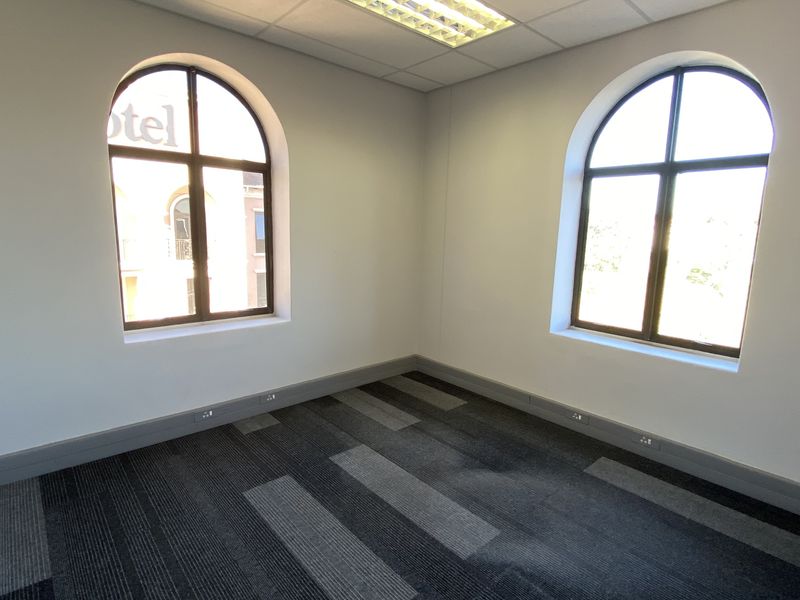 135m2 Fitted Suite to Let in Fourways - Photo 10