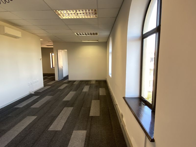 135m2 Fitted Suite to Let in Fourways - Photo 9