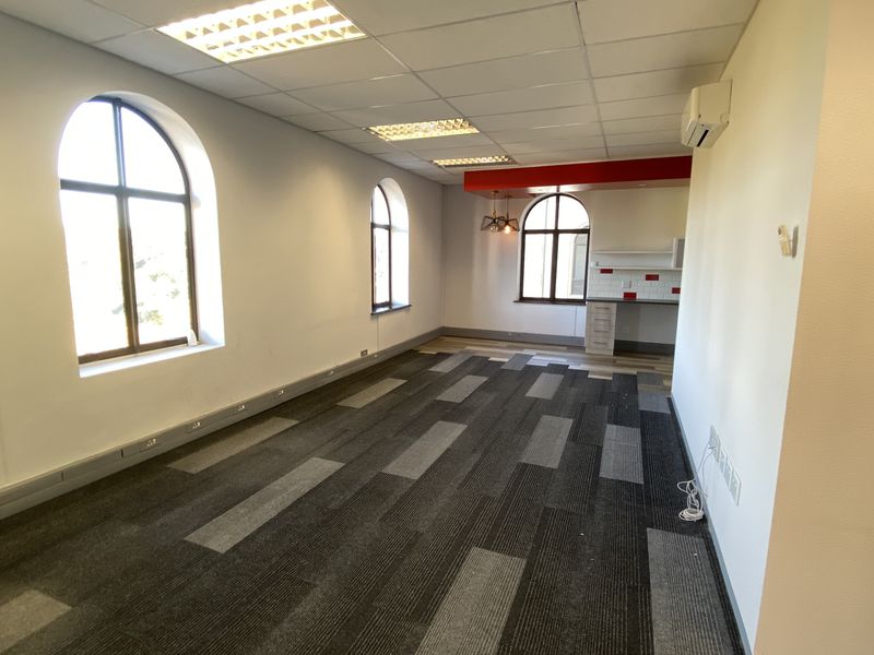 135m2 Fitted Suite to Let in Fourways - Photo 7