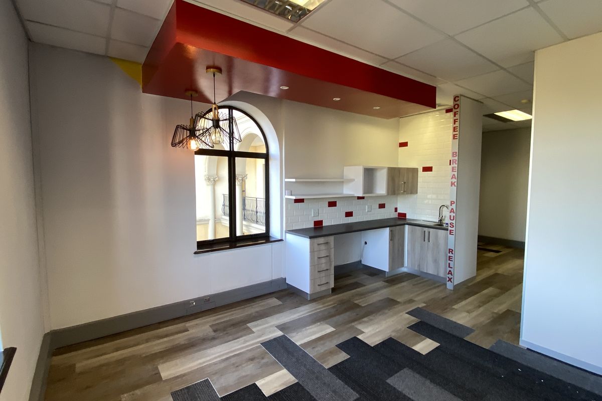 135m2 Fitted Suite to Let in Fourways - Photo 2