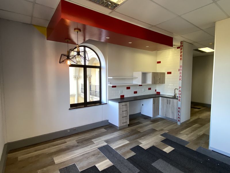 135m2 Fitted Suite to Let in Fourways - Photo 2