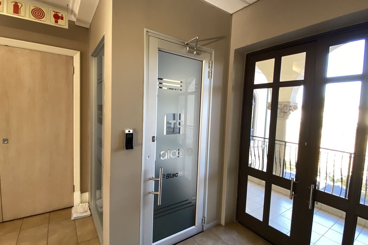 135m2 Fitted Suite to Let in Fourways - Photo 5