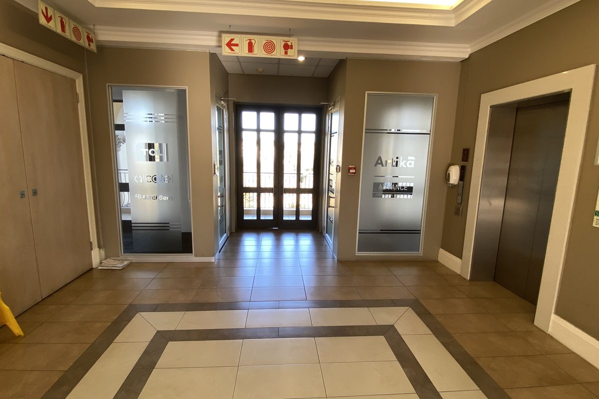 135m2 Fitted Suite to Let in Fourways - Photo 4