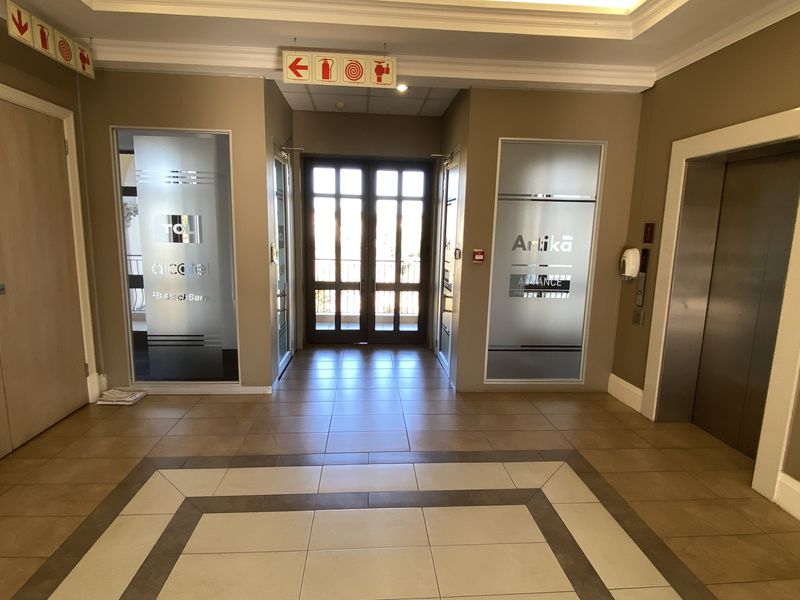 135m2 Fitted Suite to Let in Fourways - Photo 4