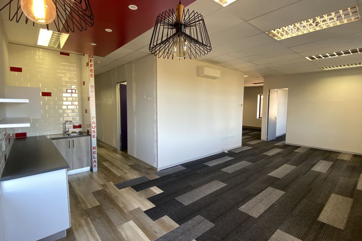 135m2 Fitted Suite to Let in Fourways - Photo 3
