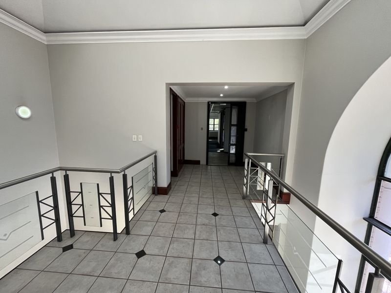Modern Refurbished Office Space  Move in Ready - Photo 2