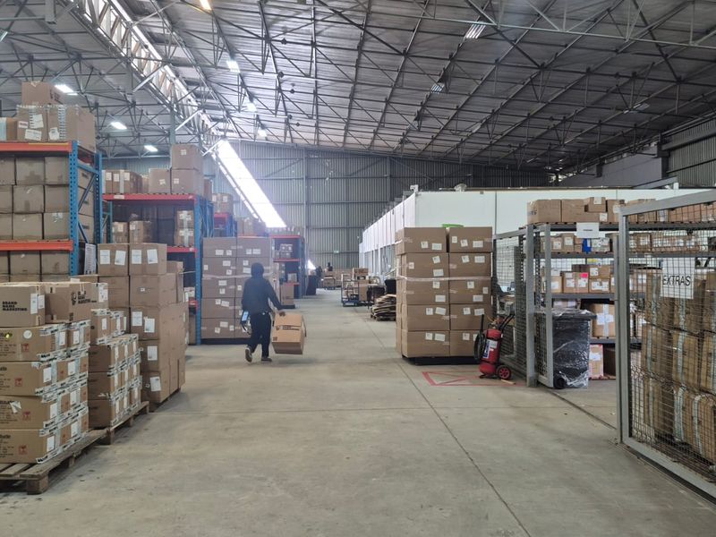 Warehouse with offices in business park to rent, Halfway House, Midrand - Photo 9