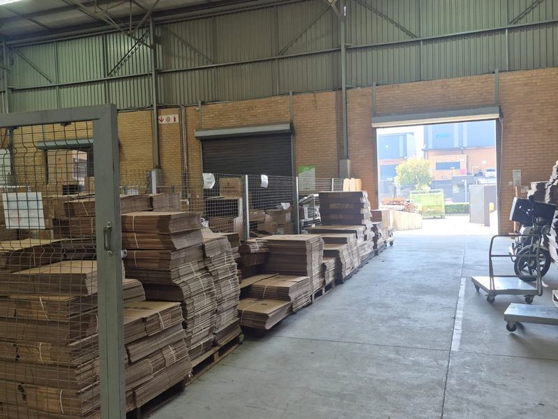 Warehouse with offices in business park to rent, Halfway House, Midrand - Photo 8