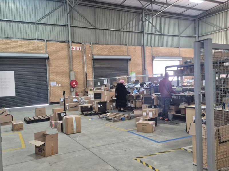Warehouse with offices in business park to rent, Halfway House, Midrand - Photo 7