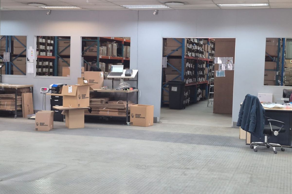 Warehouse with offices in business park to rent, Halfway House, Midrand - Photo 5