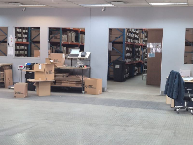 Warehouse with offices in business park to rent, Halfway House, Midrand - Photo 5