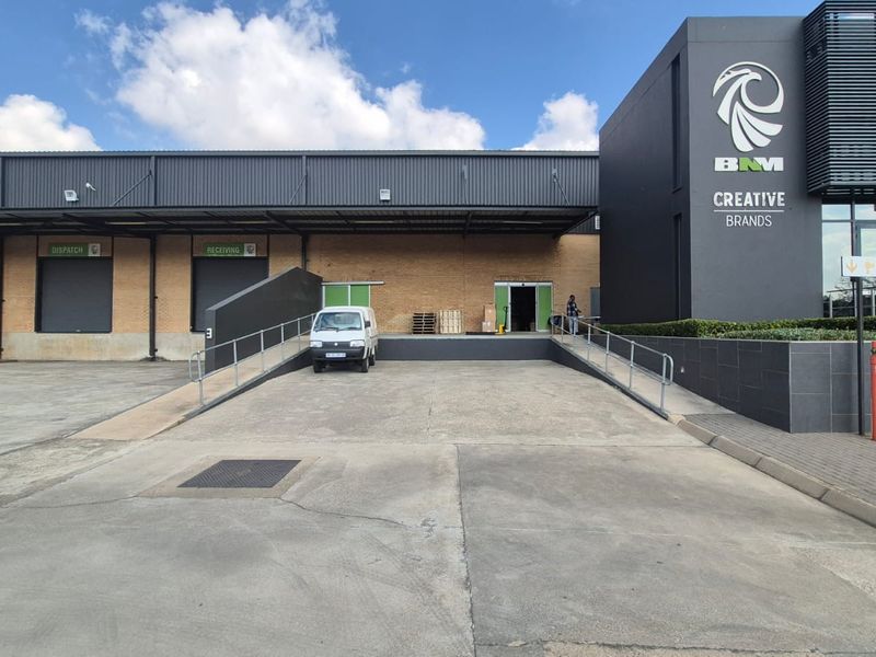 Warehouse with offices in business park to rent, Halfway House, Midrand - Photo 2