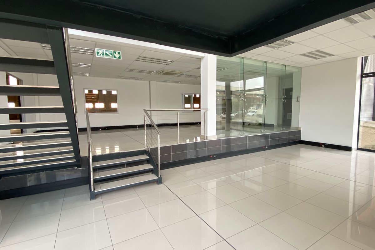 1345m2 Warehouse with Showroom For Sale in North Riding - Photo 4