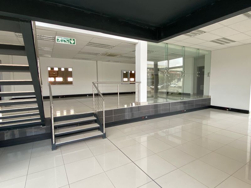1345m2 Warehouse with Showroom For Sale in North Riding - Photo 4