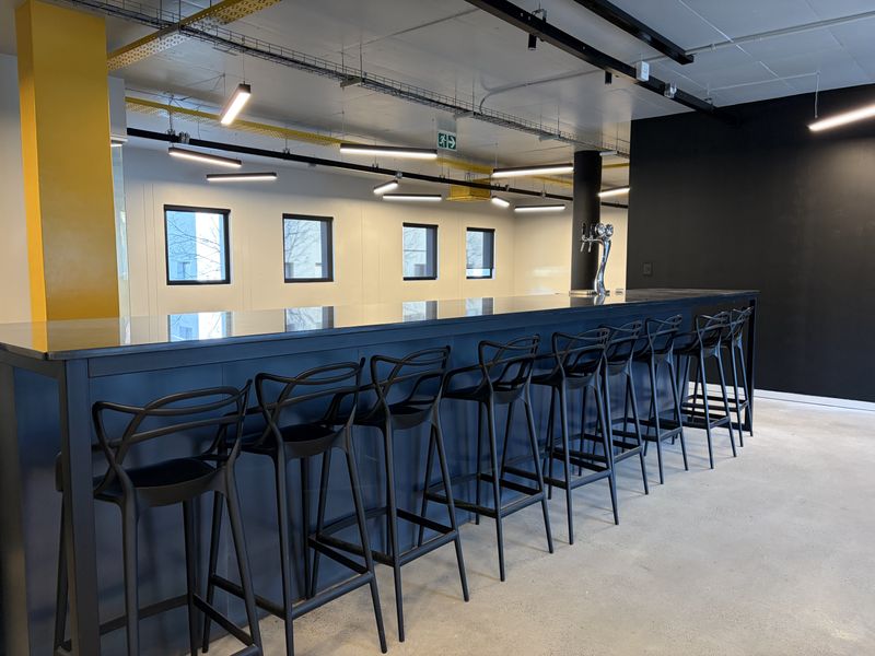 AAA Graded air-conditioned offices to rent in Hyde ark - Photo 10