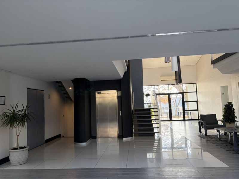 AAA Graded air-conditioned offices to rent in Hyde ark - Photo 2