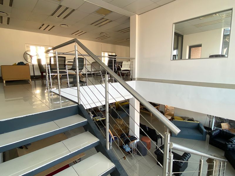 954m2 Warehouse With Showroom to Let in North Riding - Photo 10