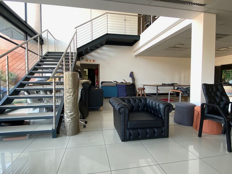 954m2 Warehouse With Showroom to Let in North Riding - Photo 9