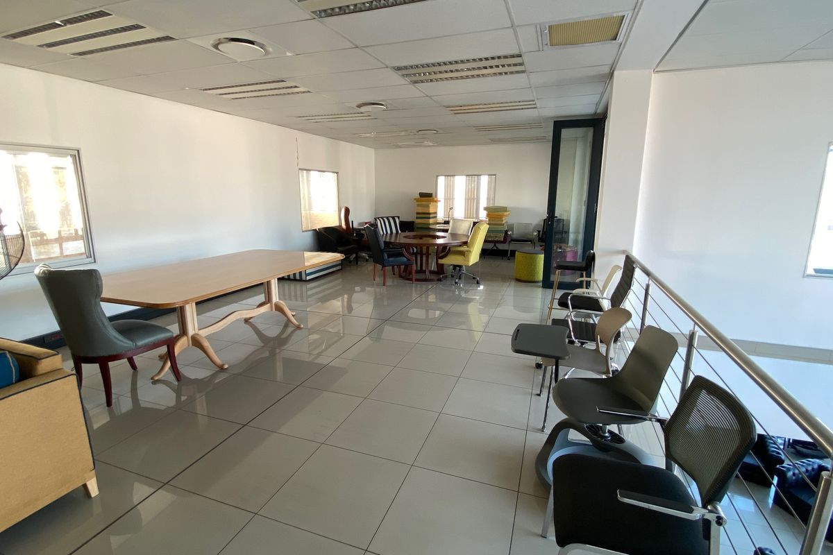 954m2 Warehouse With Showroom to Let in North Riding - Photo 5