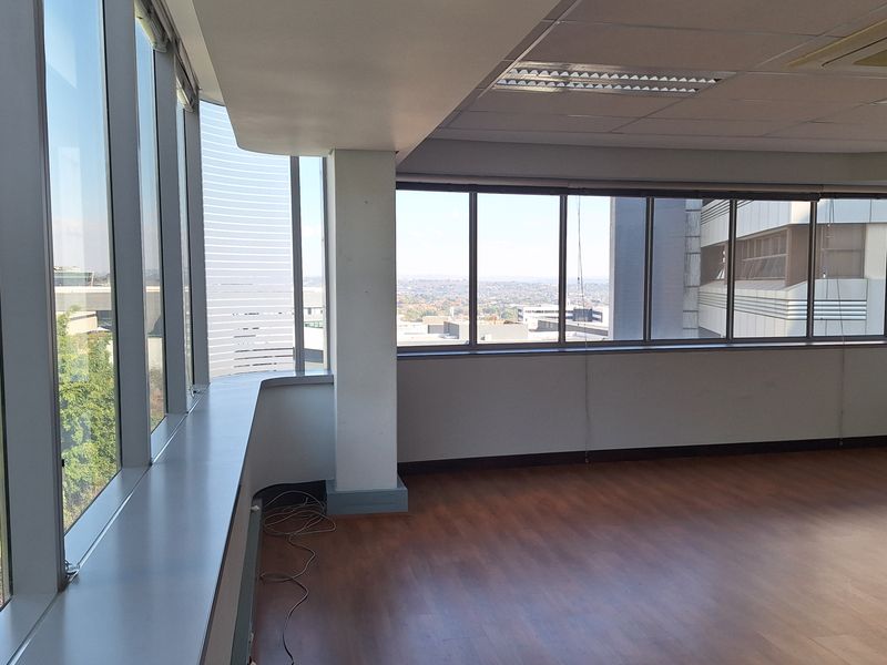 PRESTIGIOUS FITTED 982sqm LEGAL OFFICES IN SANDTON - Photo 10