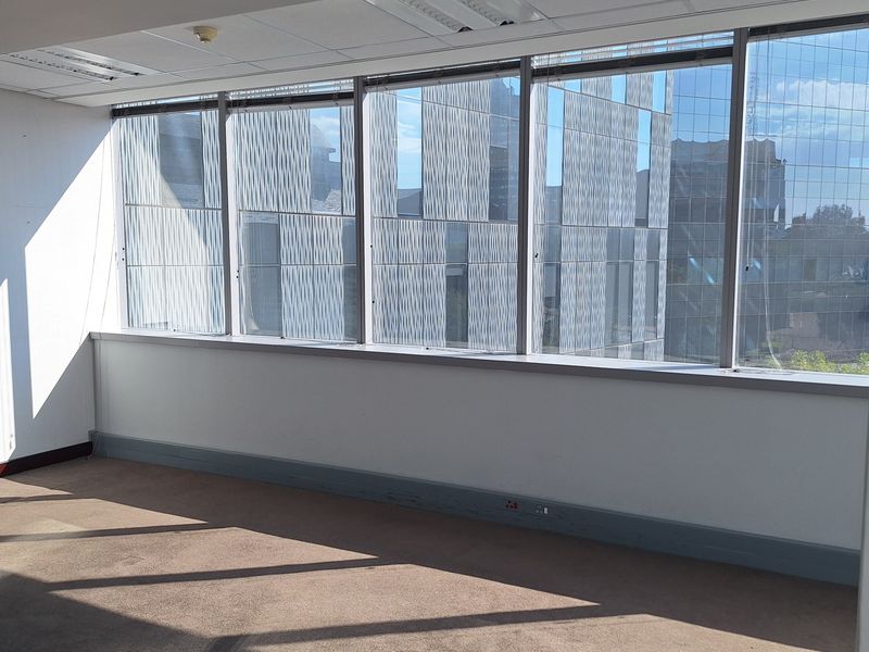 PRESTIGIOUS FITTED 982sqm LEGAL OFFICES IN SANDTON - Photo 9