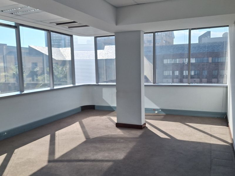 PRESTIGIOUS FITTED 982sqm LEGAL OFFICES IN SANDTON - Photo 7