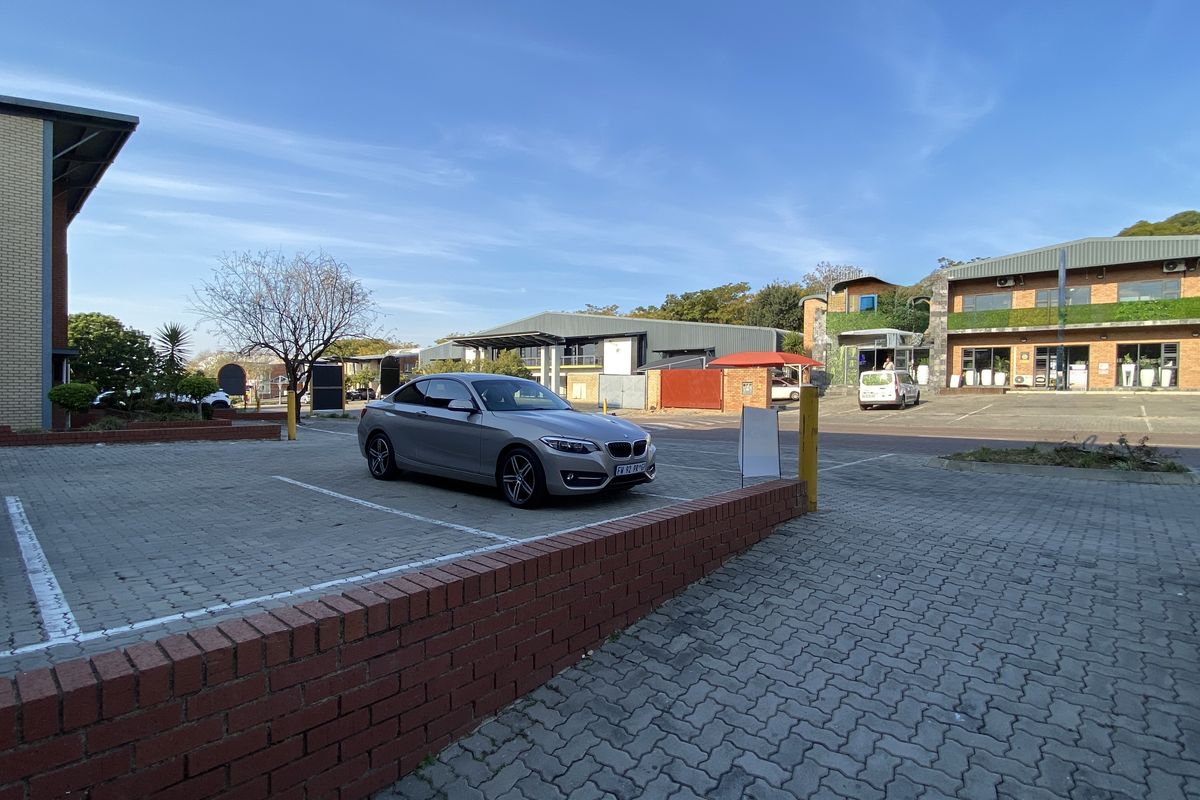 483m2 Showroom to Let in North Riding - Photo 3