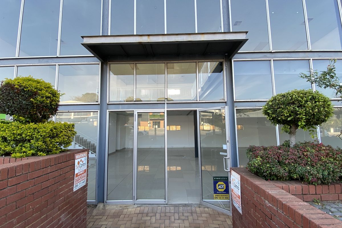 483m2 Showroom to Let in North Riding - Photo 2