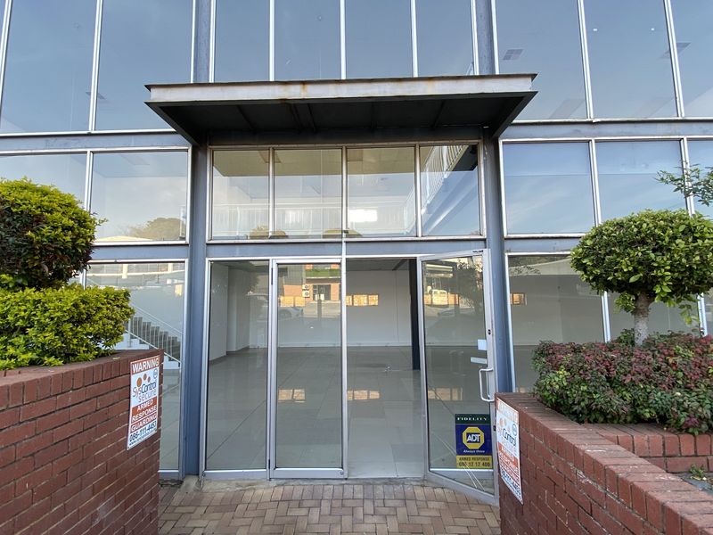 483m2 Showroom to Let in North Riding - Photo 2