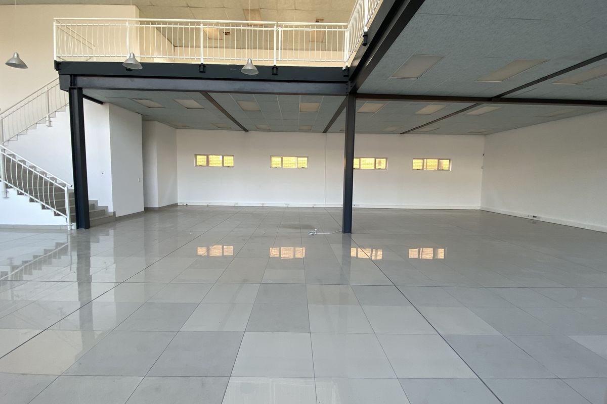 483m2 Showroom to Let in North Riding - Photo 5