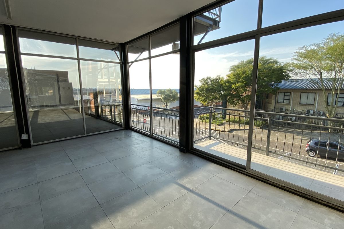 363m2 Multi-level Industrial Showroom to Let in North Riding - Photo 2