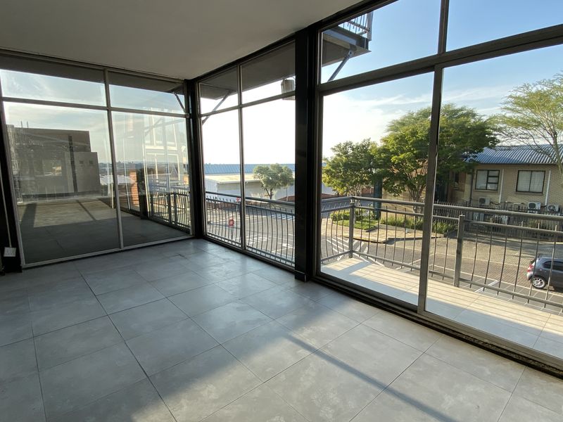 363m2 Multi-level Industrial Showroom to Let in North Riding - Photo 2